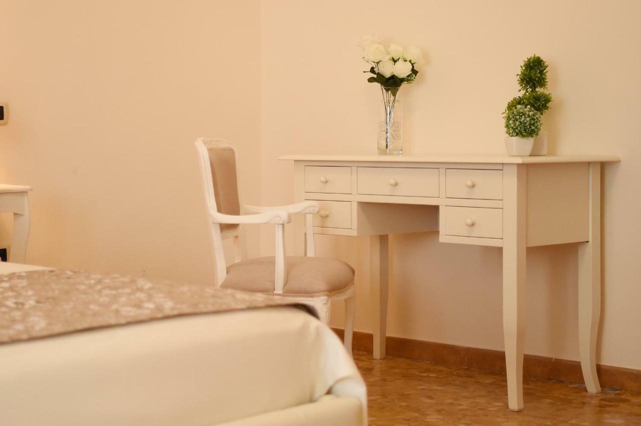 B&B Bonnes Suites Naples Exterior photo